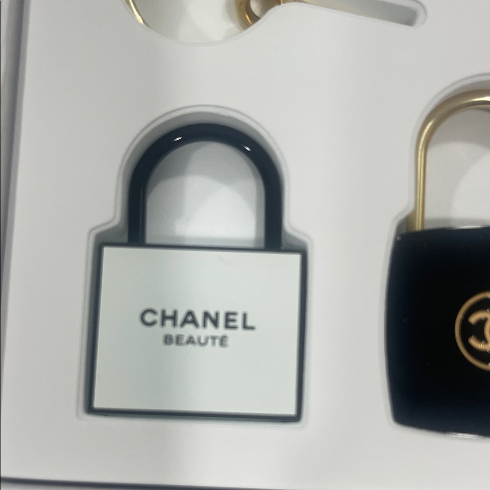 LA Collection CHANEL Black and Gold Padlock Set - Picture 2 of 5